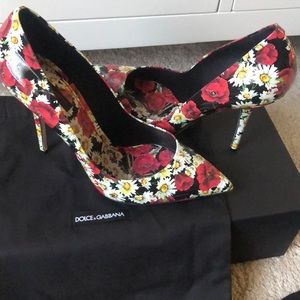 Authentic Dolce&Gabbana floral print pumps